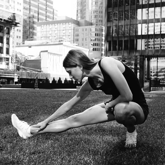 Runner Stretching (Jane Palash, Unsplash)